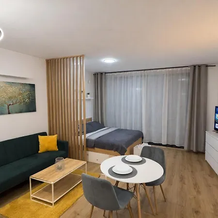 Stylish With Private Hot Tub & Terrace * براغ
