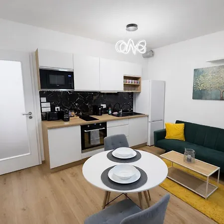 아파트 Stylish With Private Hot Tub & Terrace *
