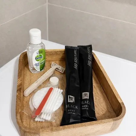 Stylish With Private Hot Tub & Terrace 프라하